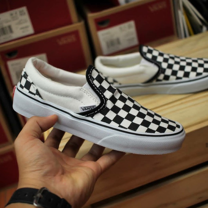 Sepatu slip on store vans