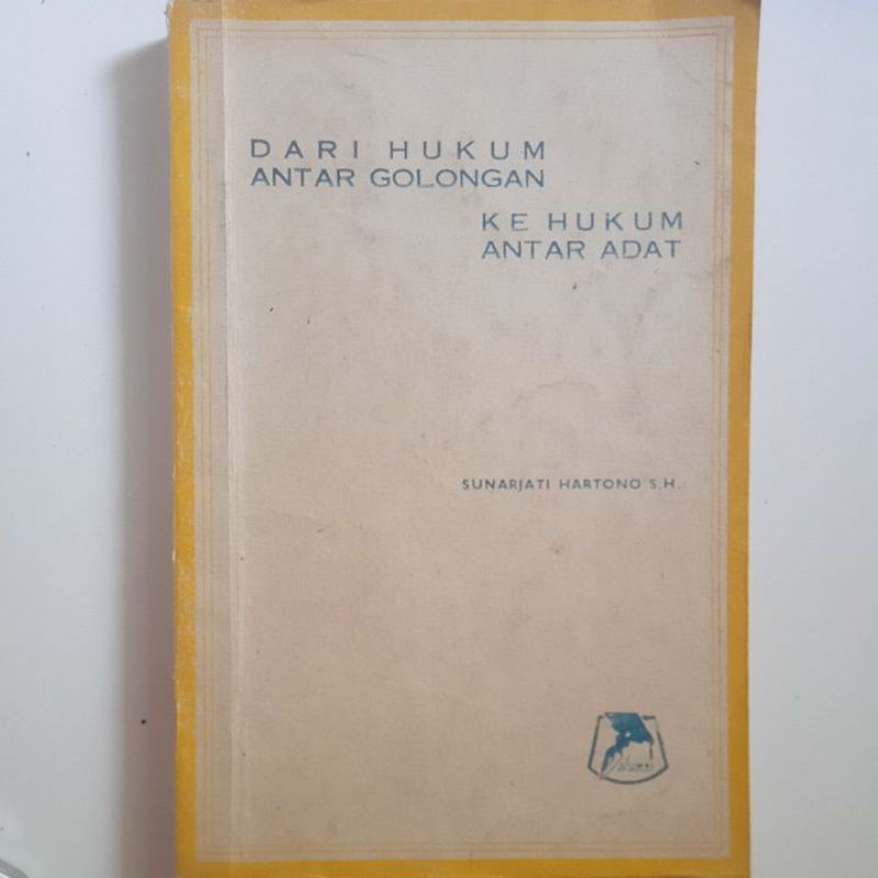 Foto Sampul Buku Dari Hukum Antar Golongan Ke Hukum Antar Adat