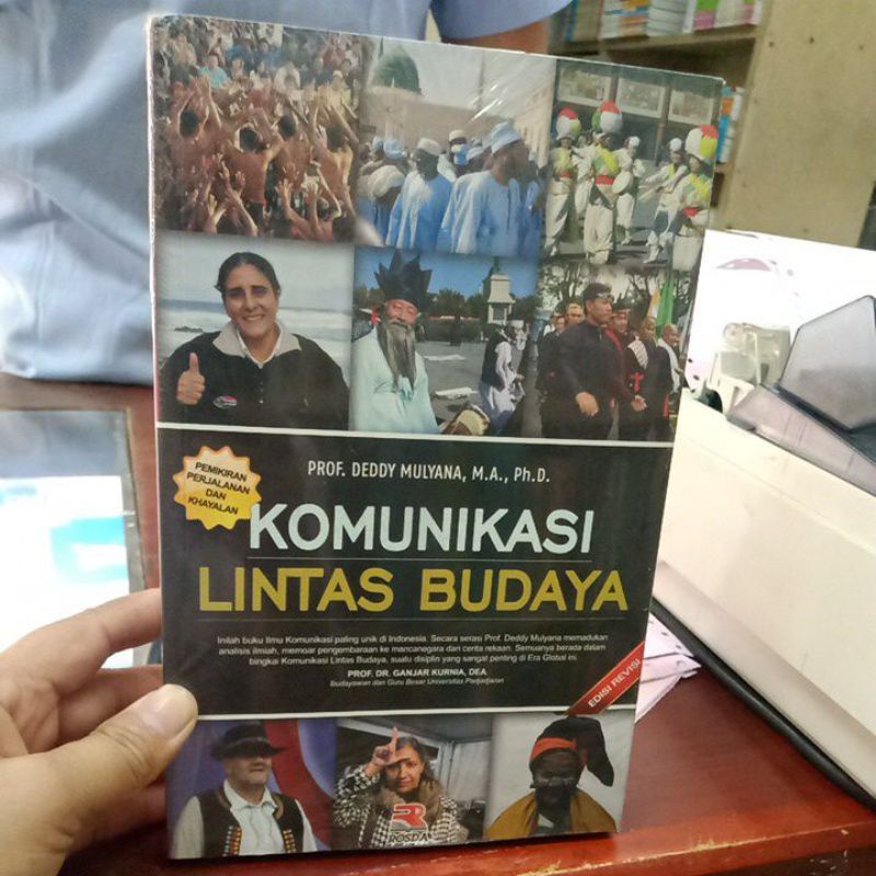 Jual Komunikasi Lintas Budaya Edisi Revisi Pemikiran Perjalanan Dan ...