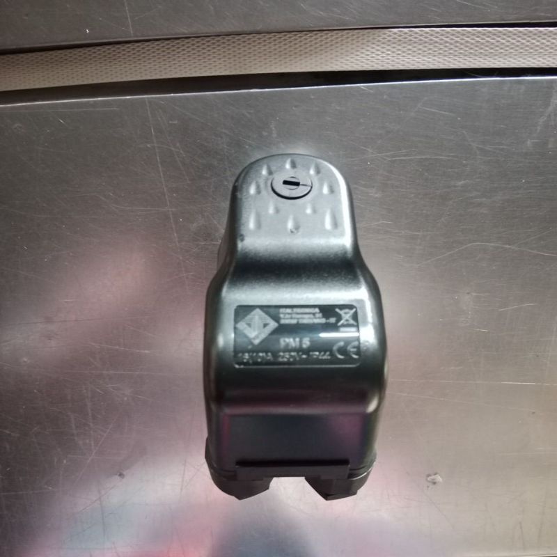 Jual PRESSURE SWITCH ITALTECNICA PM5 IP44 PRESSURE SWITCH HITAM