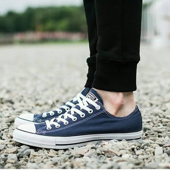 Sepatu converse cheap navy blue