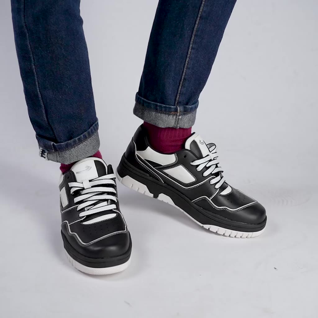 Jual Sepatu Sneakers Johnson - Orbit Black White | Shopee Indonesia
