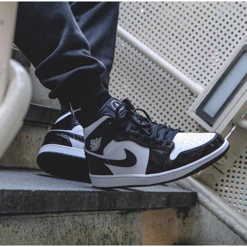 Jual Nike Air Jordan 1 Mid Carbon Fiber Black White Shopee Indonesia
