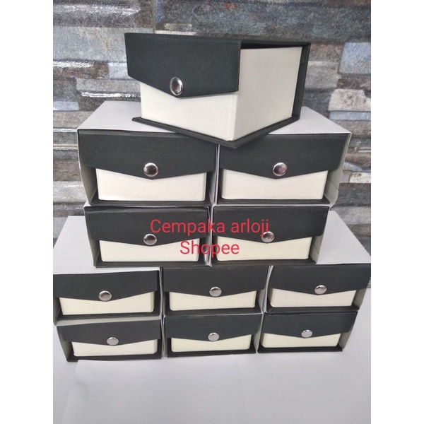 Jual Box Jam Tangan Kancing hitam/krem Shopee Indonesia
