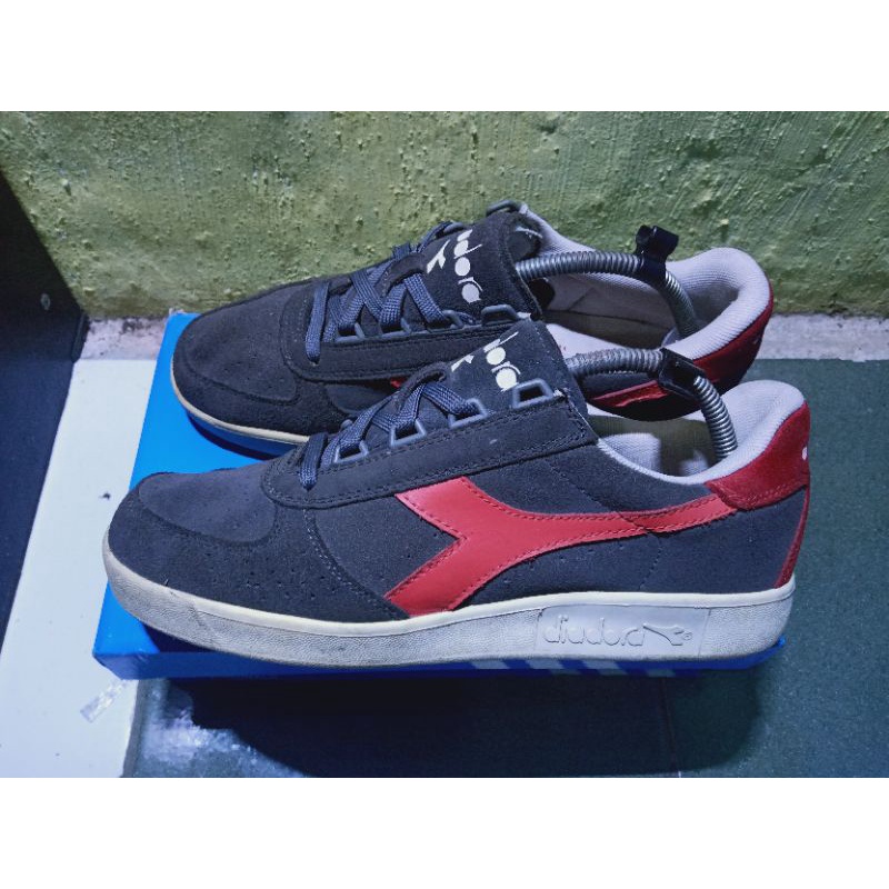 Harga sepatu 2025 diadora borg elite