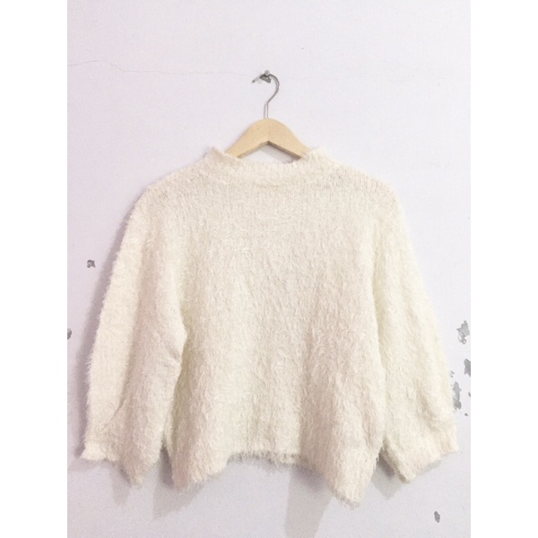 Fuzzy hot sale sweater uniqlo