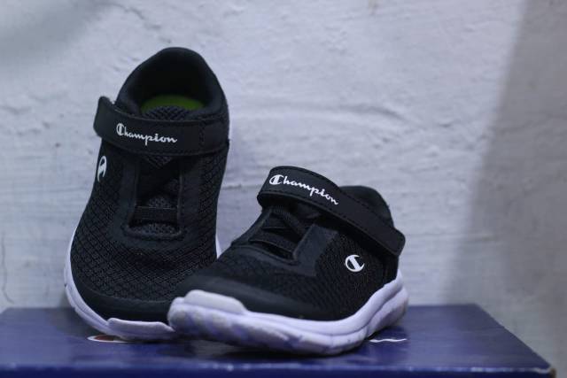 Sepatu anak champion original