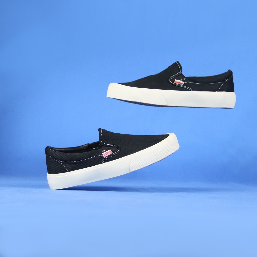 Jual Contrust slip on Black White | Shopee Indonesia
