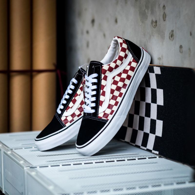 Black and red old skool checkerboard vans online