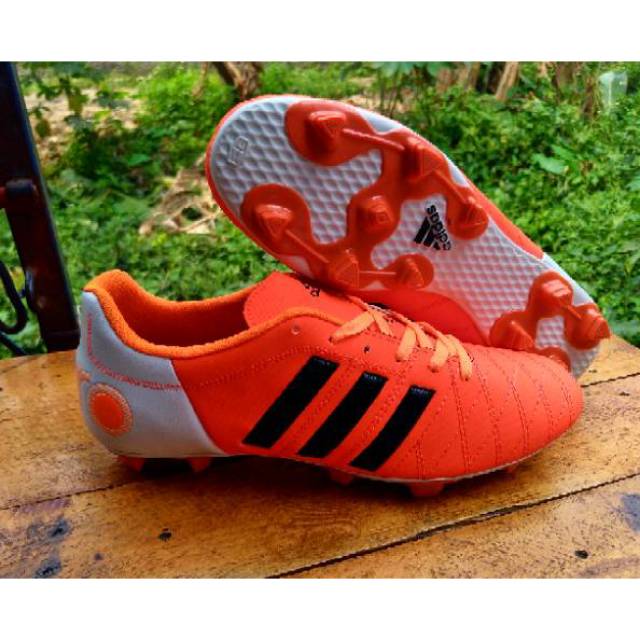 Sepatu bola adidas 11 clearance pro