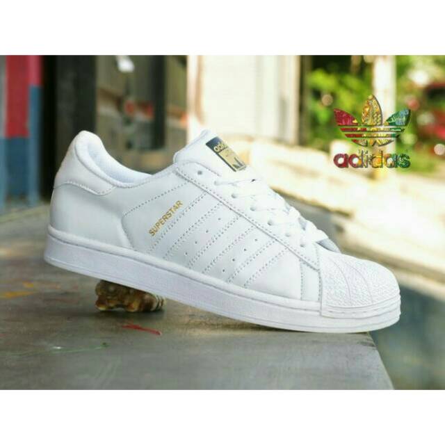 Foto sepatu 2025 adidas putih polos