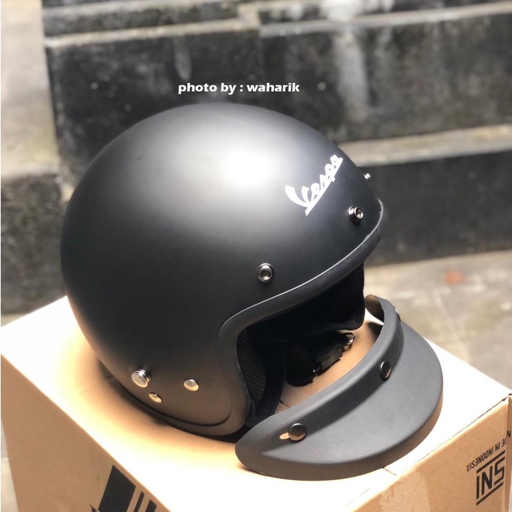 Jual helm vespa retro italy putih xential white dan black doff hitam ...