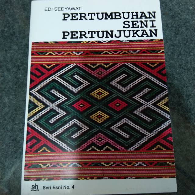 Jual BUKU PERTUMBUHAN SENI PERTUNJUKAN - EDI SEDYAWATI | Shopee Indonesia