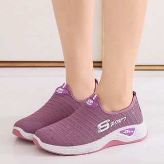 Sepatu sneakers clearance wanita slip on