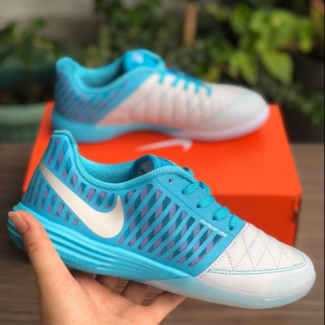 Kelebihan sepatu nike lunar gato sale