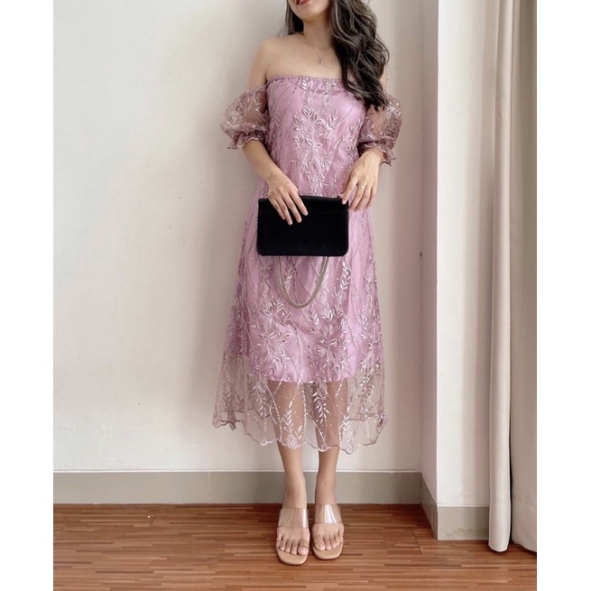 Simple 2025 brokat dress