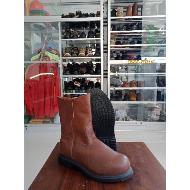 Harga red wing hot sale pecos 8241