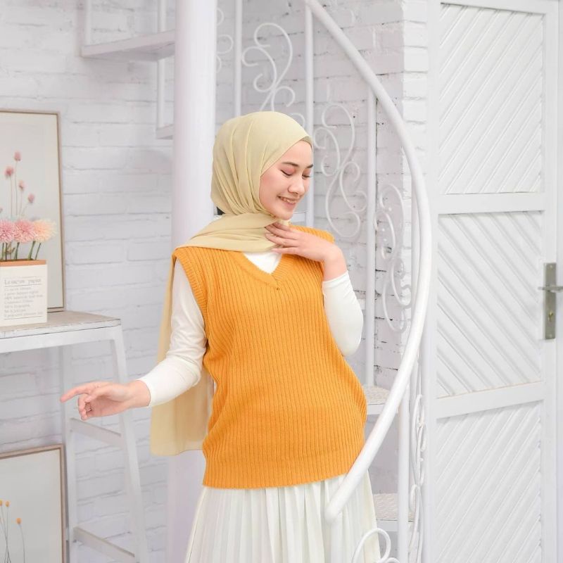 Jual Vest Rajut / Vi Vest / Bisa di pakai cowok dan cewek / Rajut halus ...