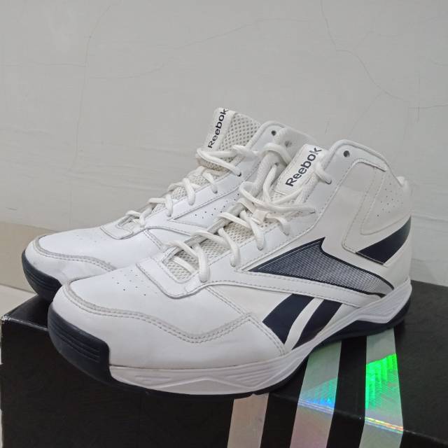 Sepatu basket clearance reebok