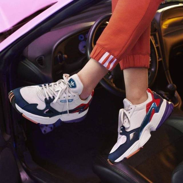 Lisa adidas falcon online