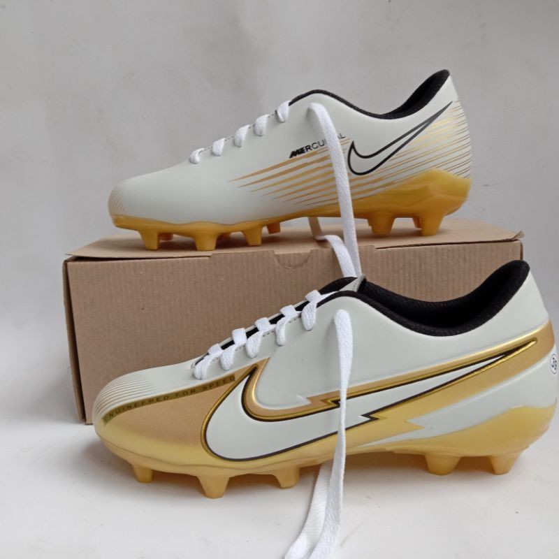 Jual Sepatu bola lokal | Shopee Indonesia