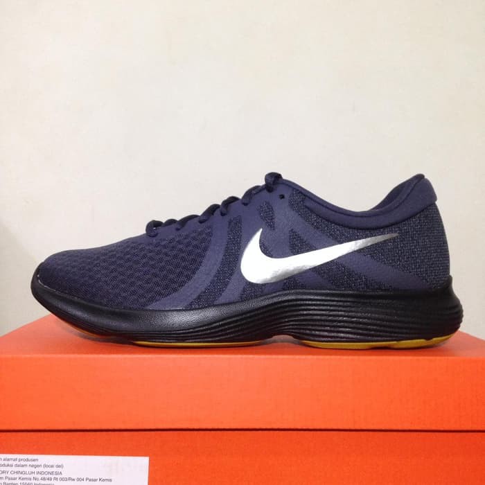 Nike revolution 4 gridiron clearance