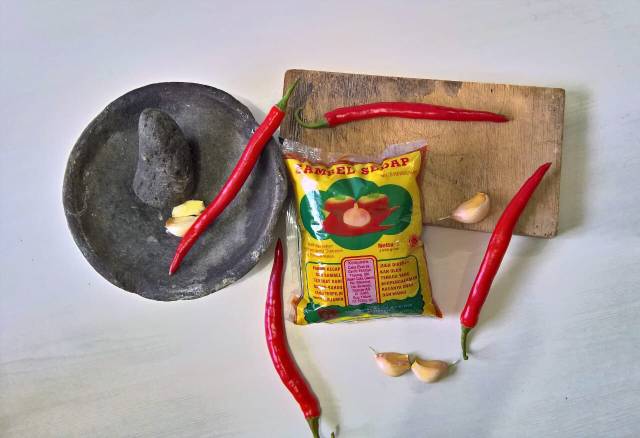 Jual Saus sambel surabraja khas cirebon edisi sachetan dan bantal pedes ...
