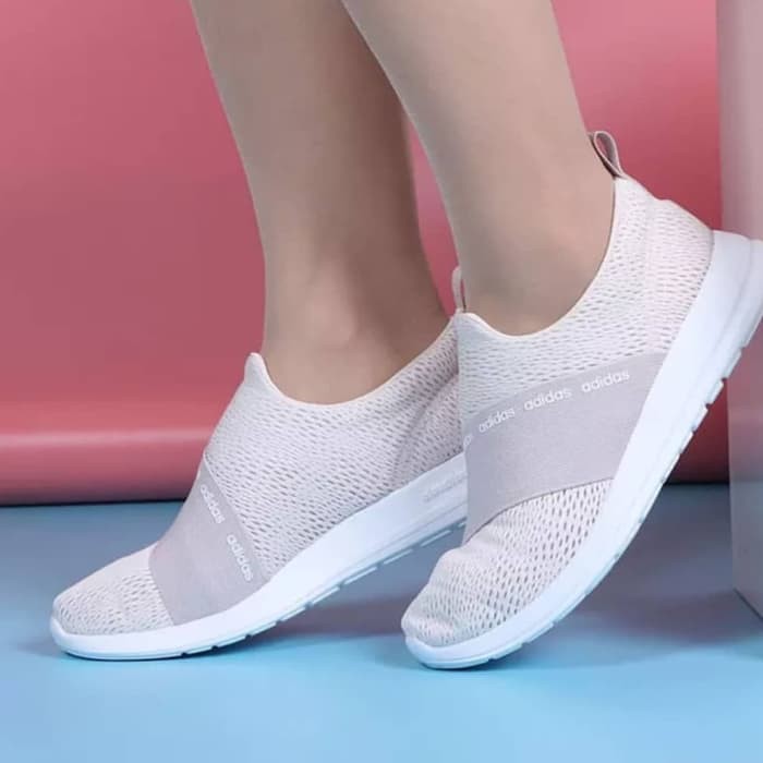 Sepatu adidas best sale wanita slip on