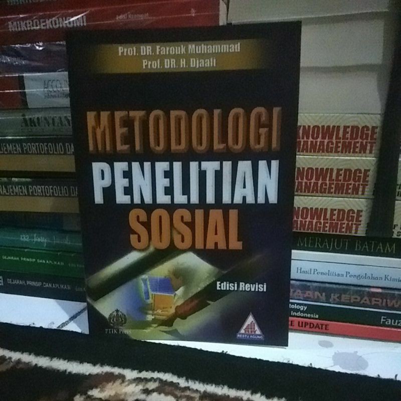 Jual Buku Metodologi Penelitian Sosial Edisi Revisi By Faroek Muhammad ...