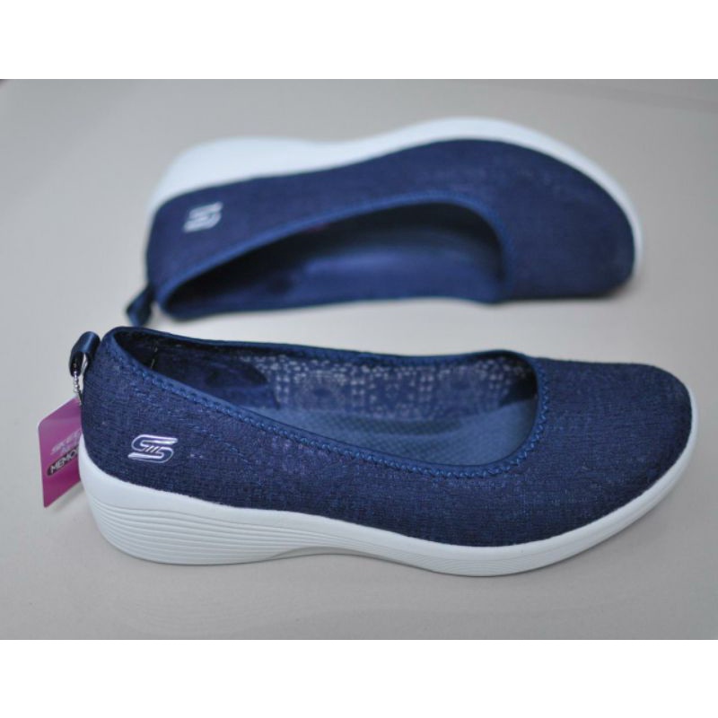 Skechers arya store airy days