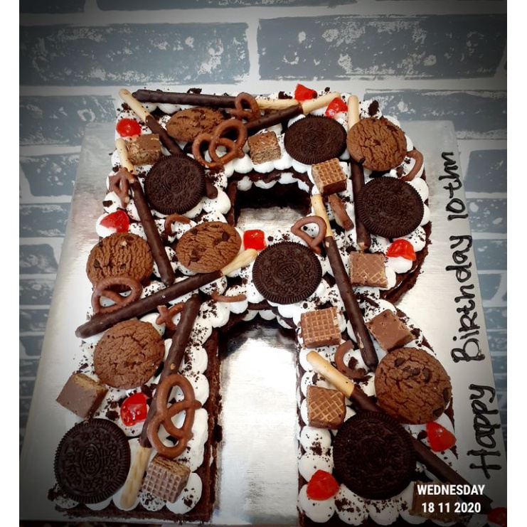 Jual tart huruf / kue ulang tahun alfabet / kue ultah angka bronis