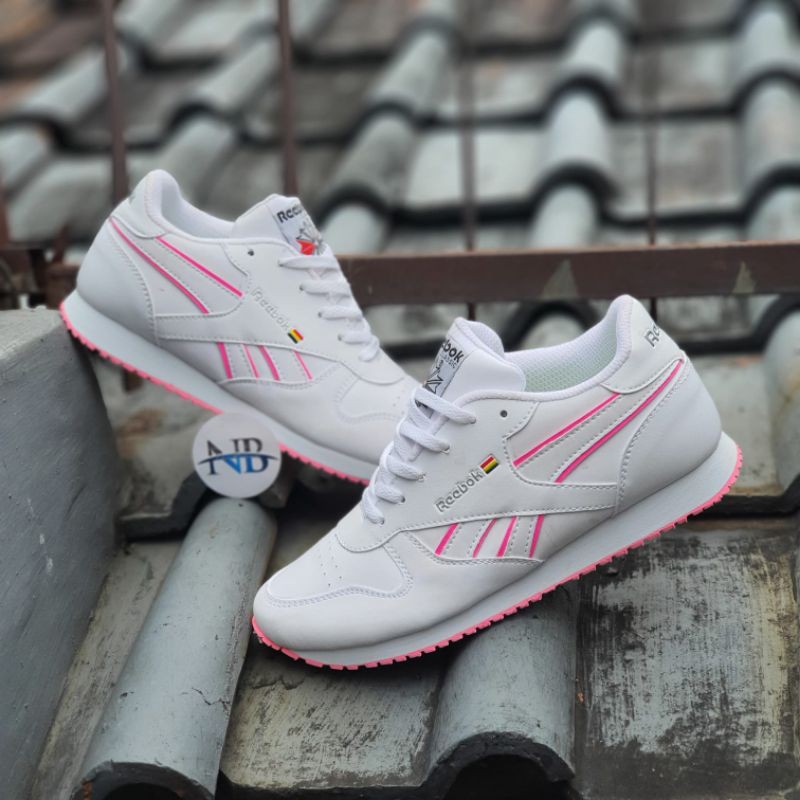 Jual Sepatu Olahraga Wanita Rebok Classic Size 37-40 Grade Ori With Box ...
