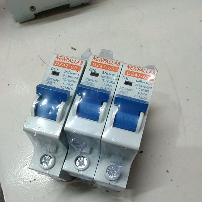 Jual new pallas MCB c10 2200 watt 10 ampere | Shopee Indonesia