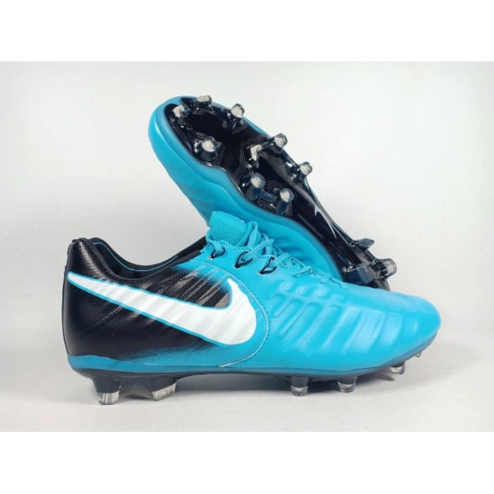 Sepatu bola 2025 nike play ice