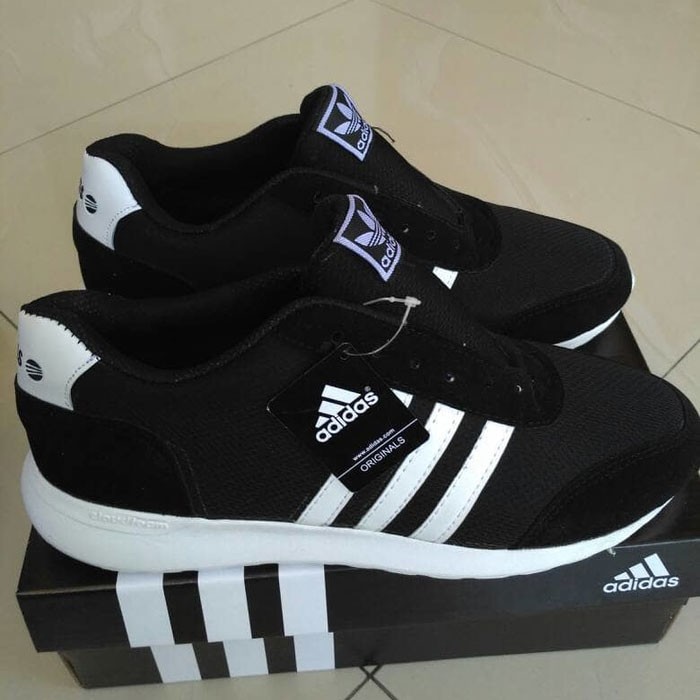 Foto sepatu outlet adidas hitam