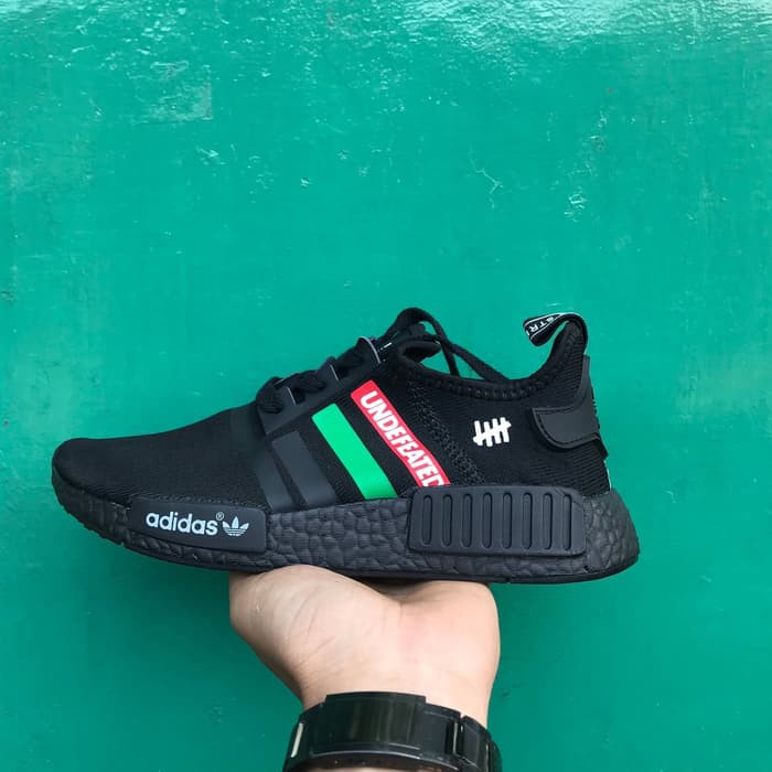 Adidas nmd hotsell r1 x undefeated