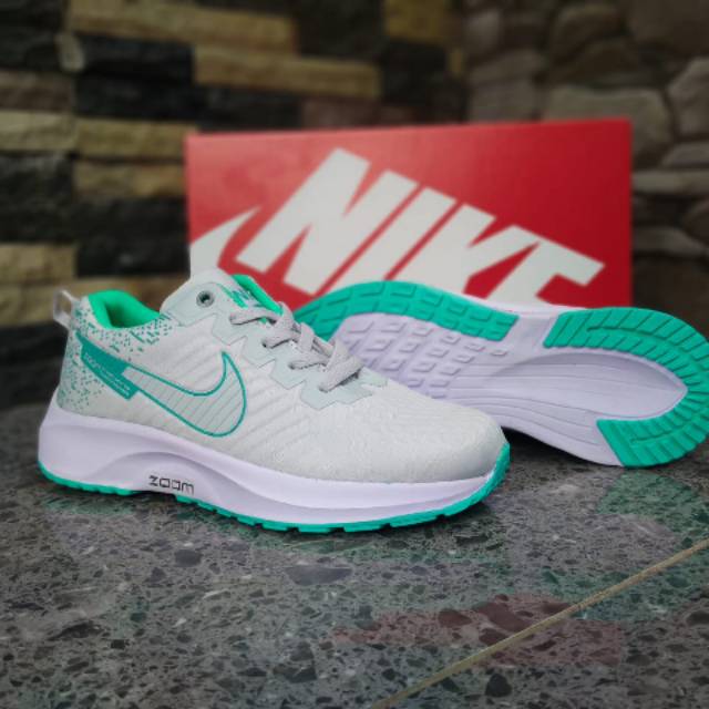 Intip Yuk! 7 Rekomendasi Sepatu Sneakers Nike Original untuk Wanita di  Shopee Berdasarkan Urutan Kualitasnya - Suara Buruh