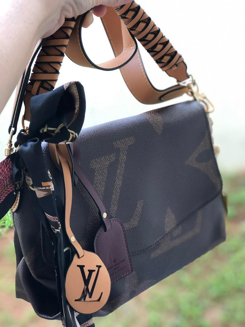 Jual Tas LOUIS-S VUITTON LV BEAUBOURG M43593-2 TT 50 batam impor original  fashion branded reseller sale di lapak Tas Batam Terbaru