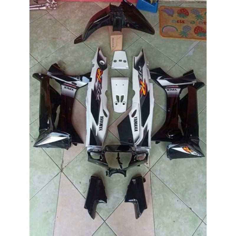 Jual Cover body full set yamaha fiz r 2002 2003 full clut hitam putih ...