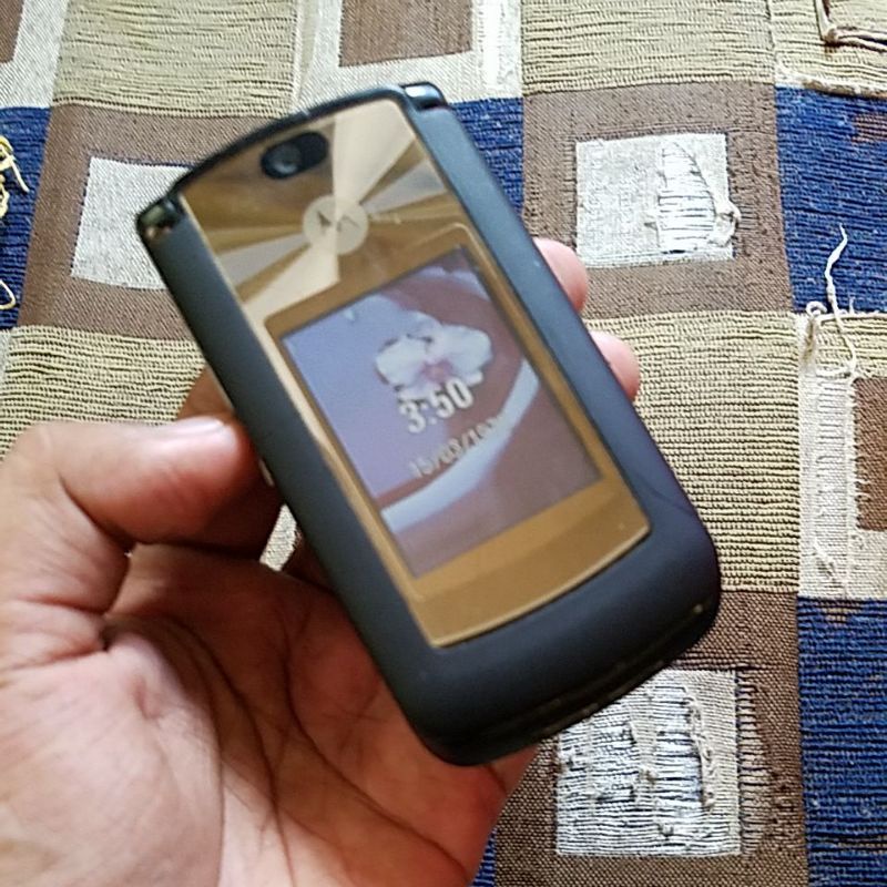 Jual Hp jadul Motorola V8 flip hp lipat mewah elegant hp unik hp langka ...