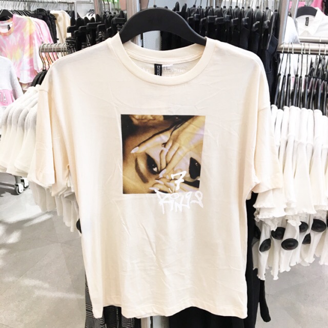 Ariana grande outlet h&m t shirt