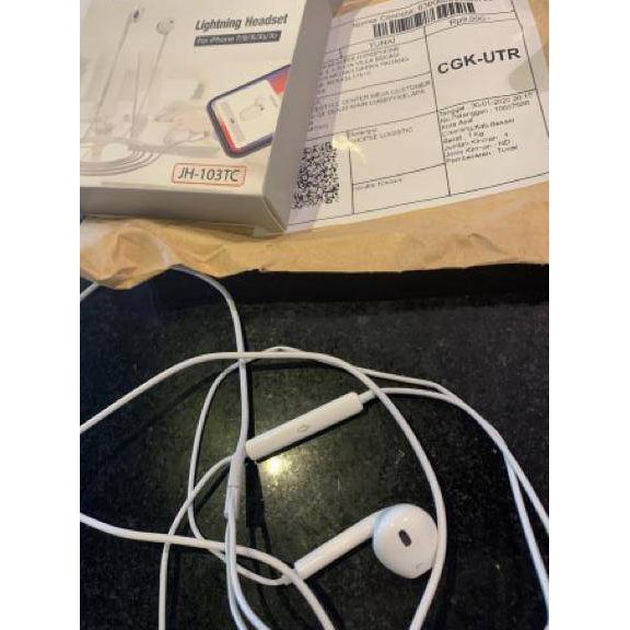 Headset iphone 7 discount harus pake bluetooth