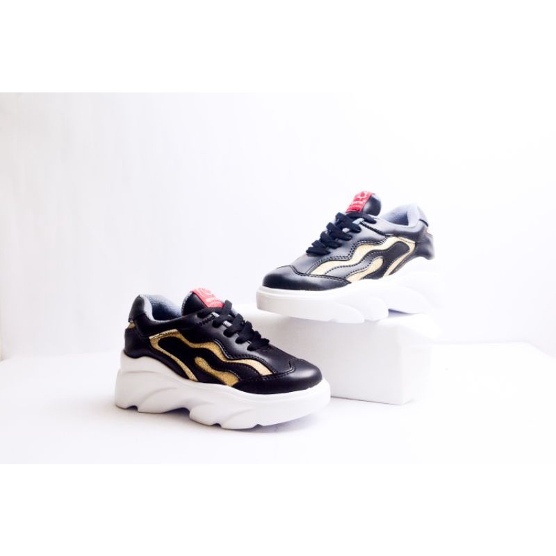 Jual Sepatu Sneakers Wanita - Rafa - Original | Shopee Indonesia