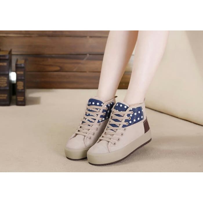 Sepatu boot hot sale sneakers wanita