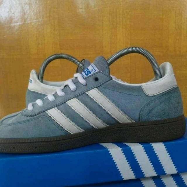 Perbedaan adidas 2025 spezial dan special