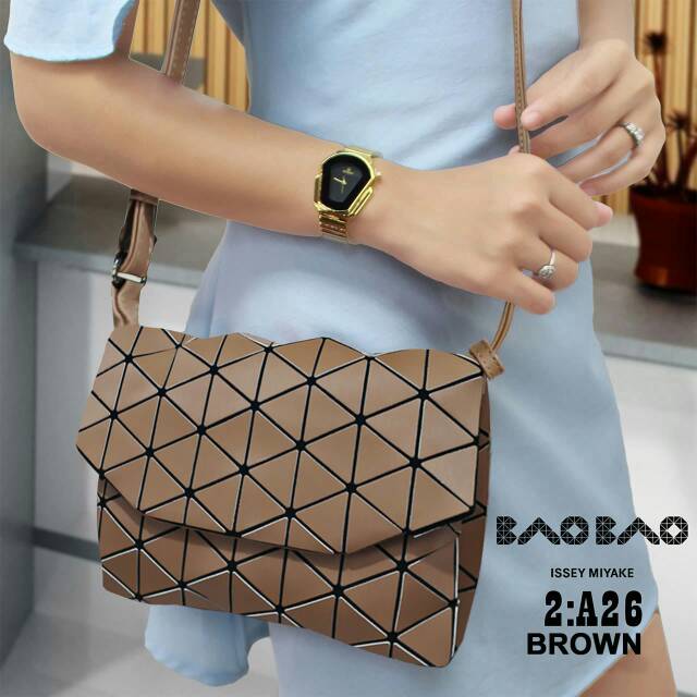 TAS SELEMPANG MEREK BAO BAO ISSEY MIYAKE HARGA 195RB