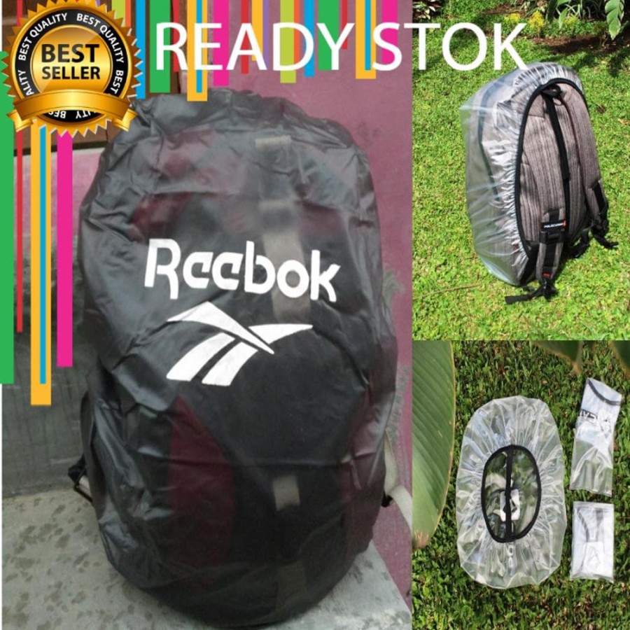 pemotor menggunakan cover tas kedap air saat hujan