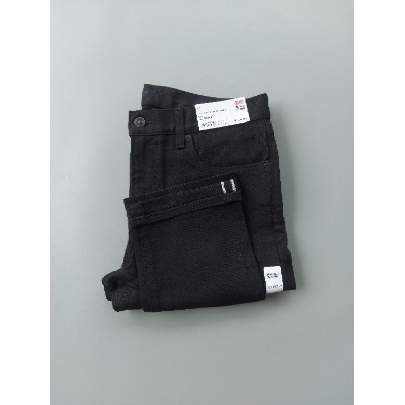 Uniqlo best sale selvedge black