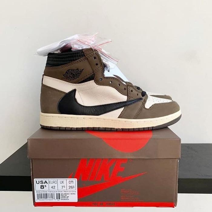 nike with backward swoosh