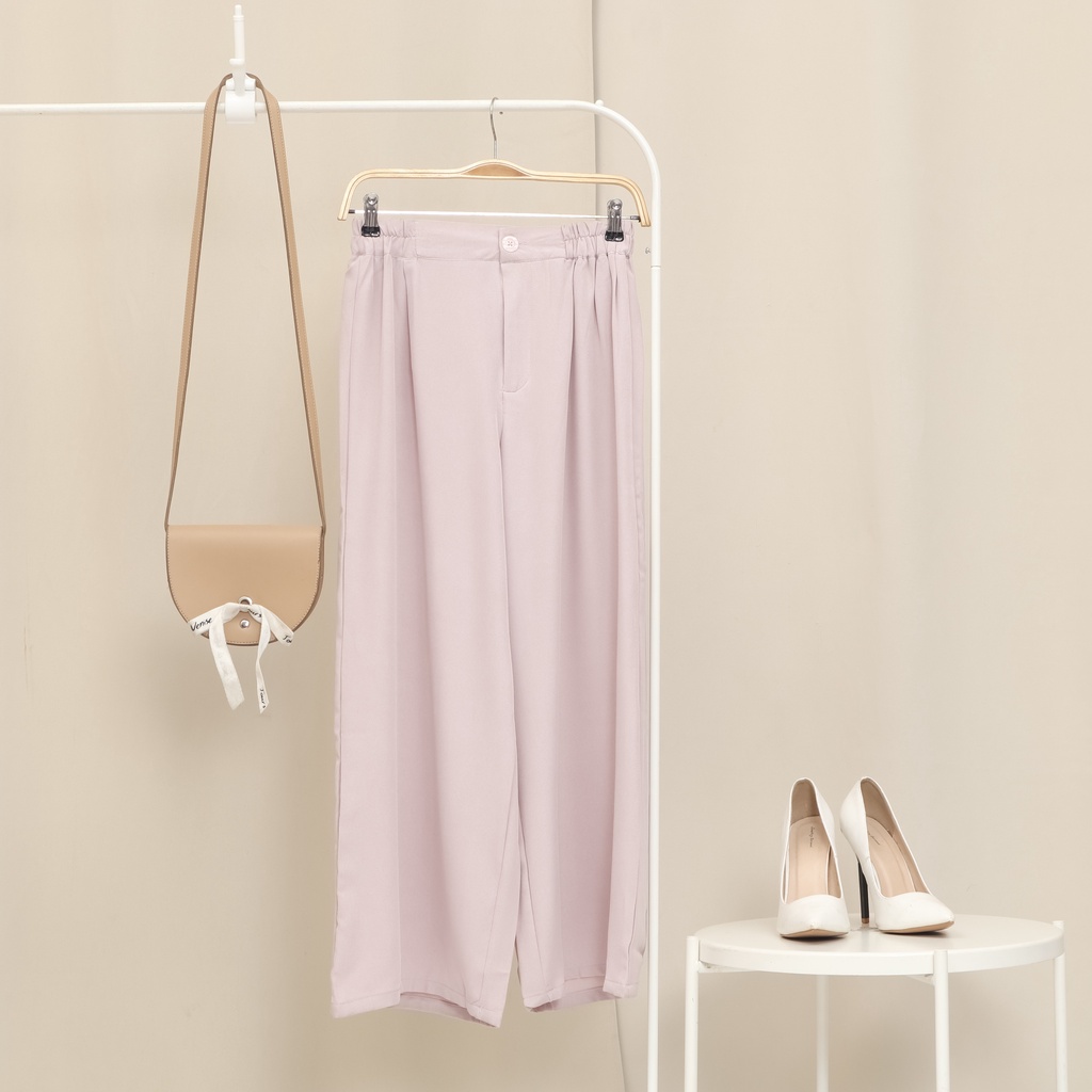 Er uyda rus etuk dosti bilan xotinini sikish